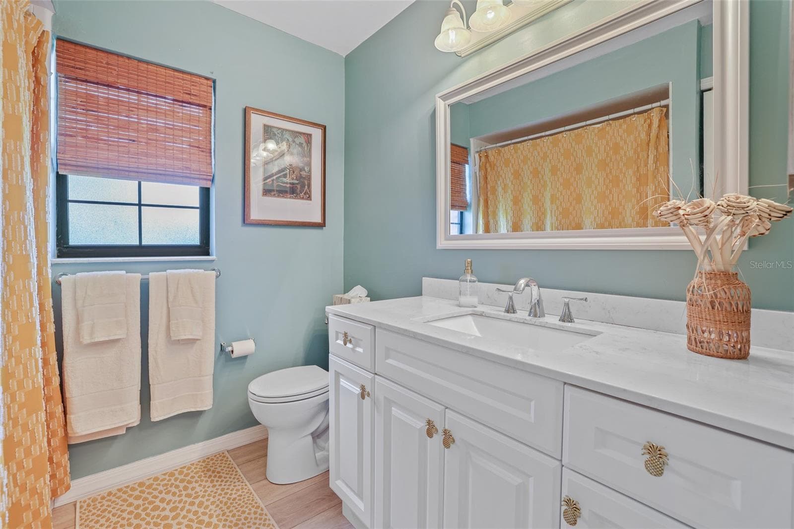 Guest Bath - 416 VILLAGE CT, EDGEWATER