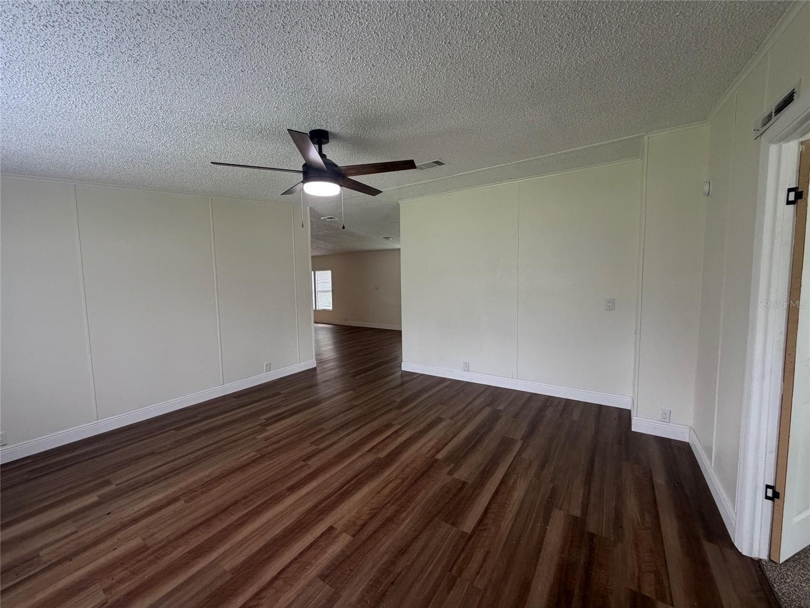 Manufactured Home at 3736 VALLEY FARM RD, LAKELAND, photo 2 of 19