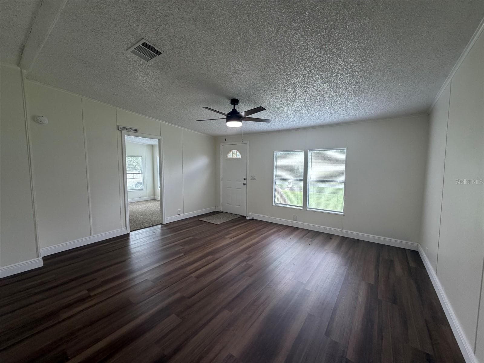 Manufactured Home at 3736 VALLEY FARM RD, LAKELAND, photo 3 of 19