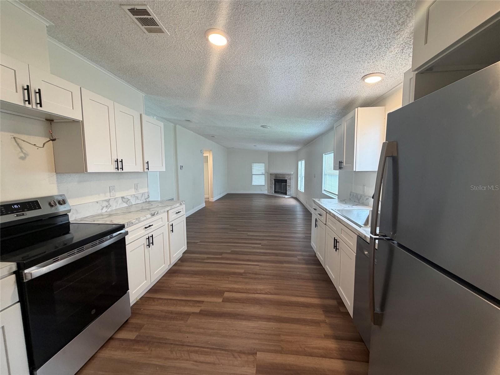 Manufactured Home at 3736 VALLEY FARM RD, LAKELAND, photo 5 of 19