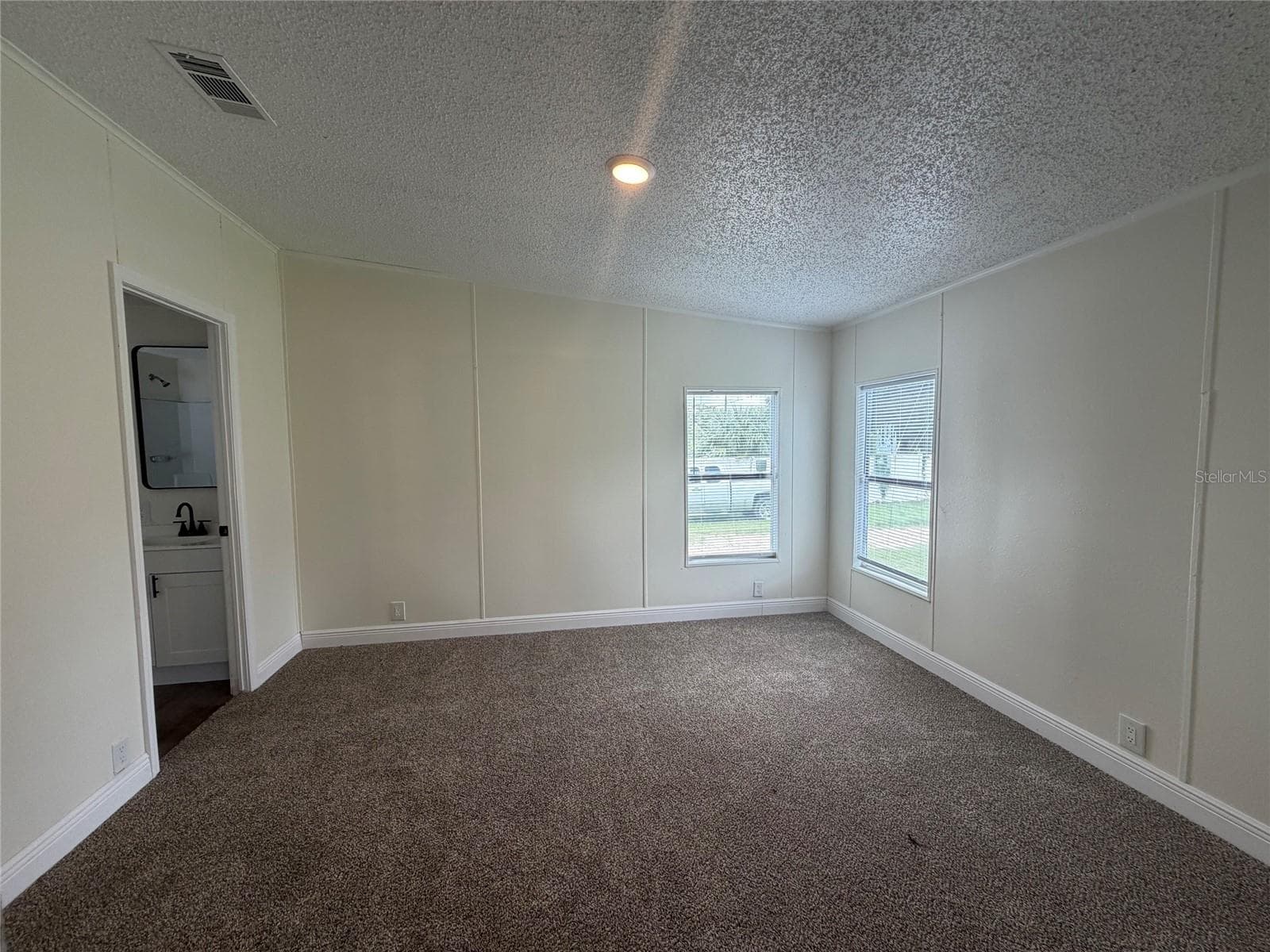 Manufactured Home at 3736 VALLEY FARM RD, LAKELAND, photo 8 of 19