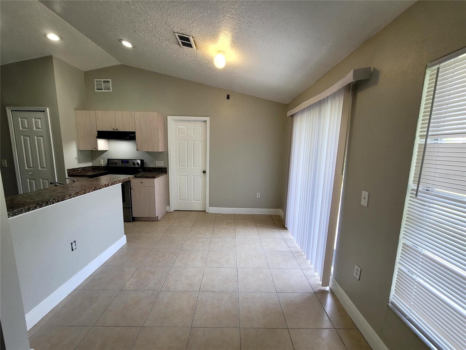 Single Family Residence at 705 CARIBOU DR, KISSIMMEE, photo 2 of 11