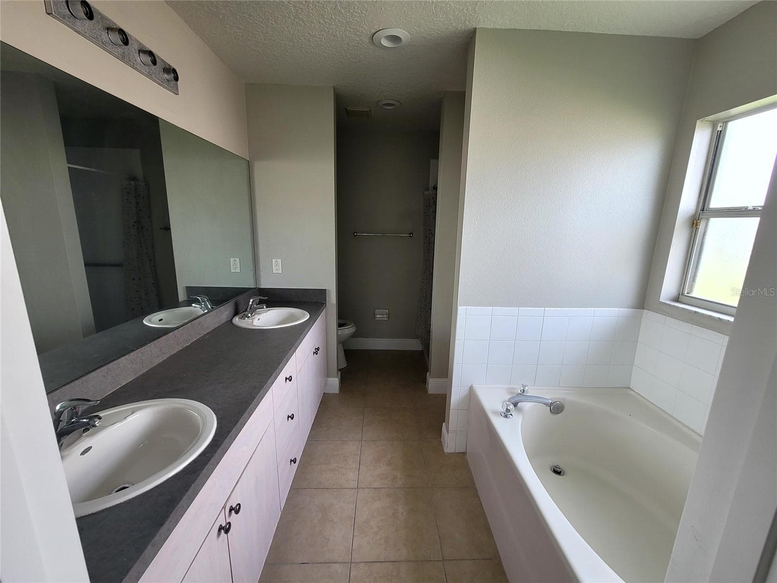 Single Family Residence at 705 CARIBOU DR, KISSIMMEE, photo 9 of 11