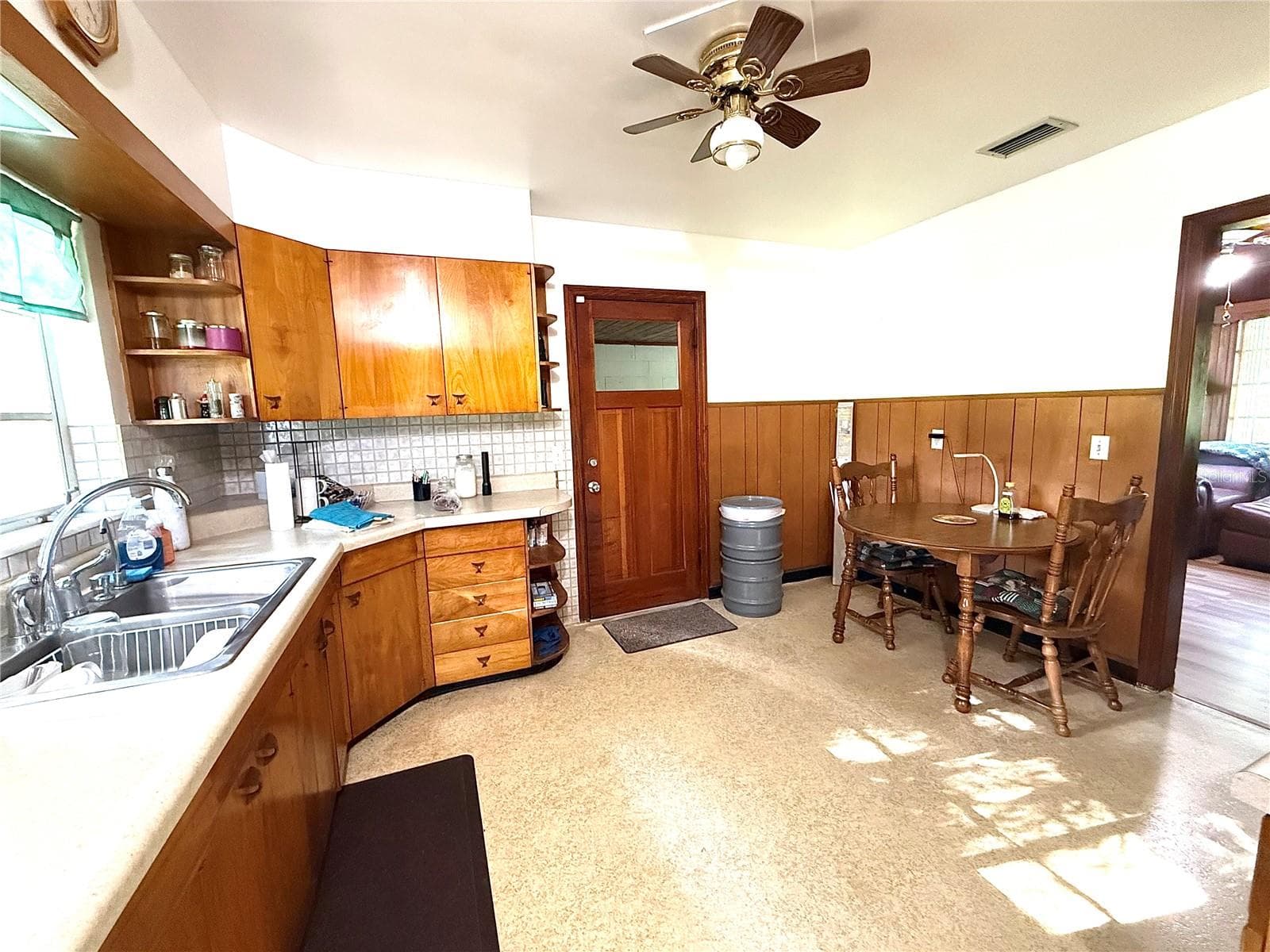 kitchenn - 380 MOALE RD, BROOKSVILLE
