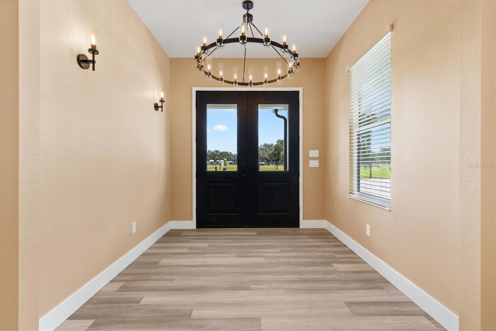 Entry - 2540 NE 77TH RD, WILDWOOD