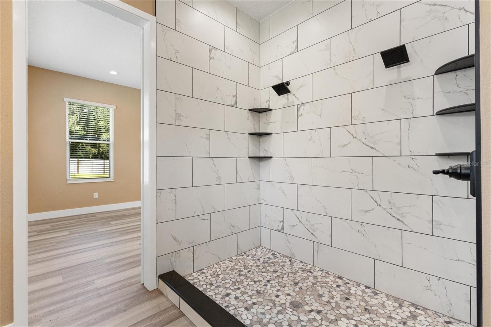 Primary Bathroom - 2540 NE 77TH RD, WILDWOOD