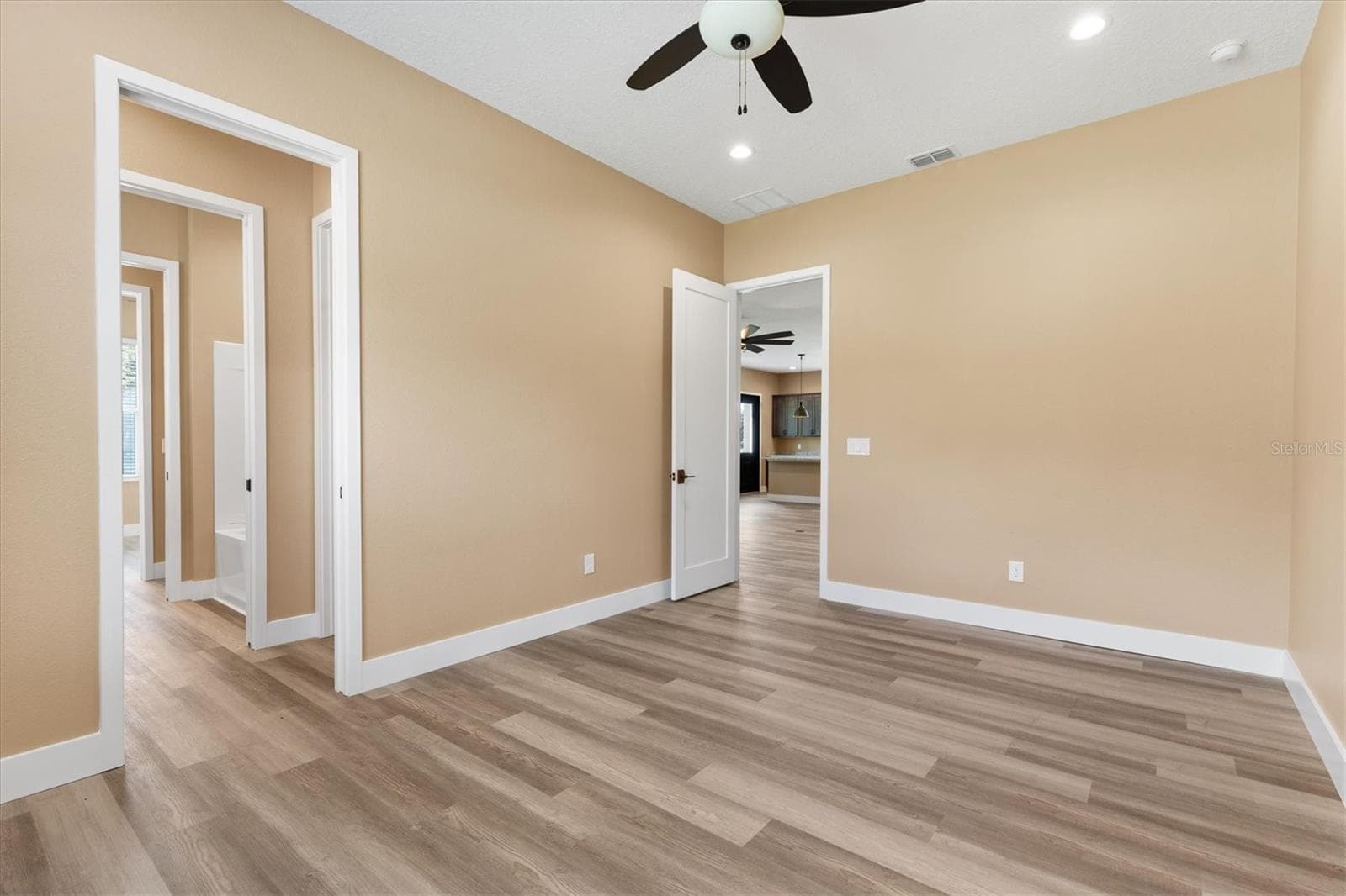 Bed Room 3 with J&J Bathroom - 2540 NE 77TH RD, WILDWOOD