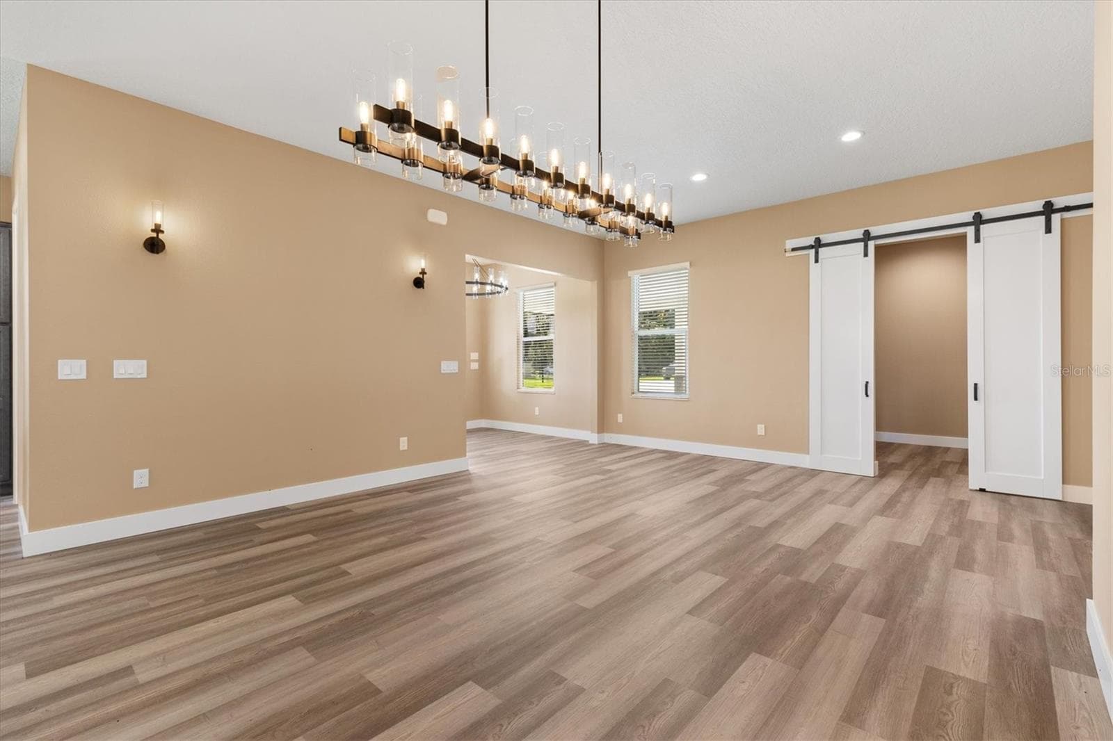 Dining Area - 2540 NE 77TH RD, WILDWOOD