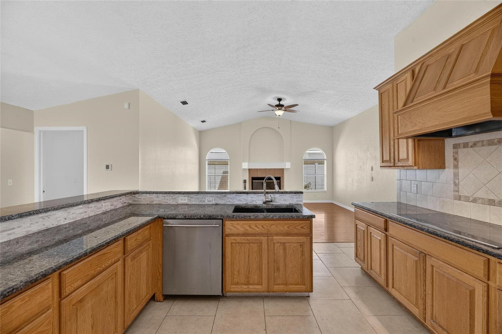 Single Family Residence at 4404 KENDAL CT, VALRICO, photo 6 of 91