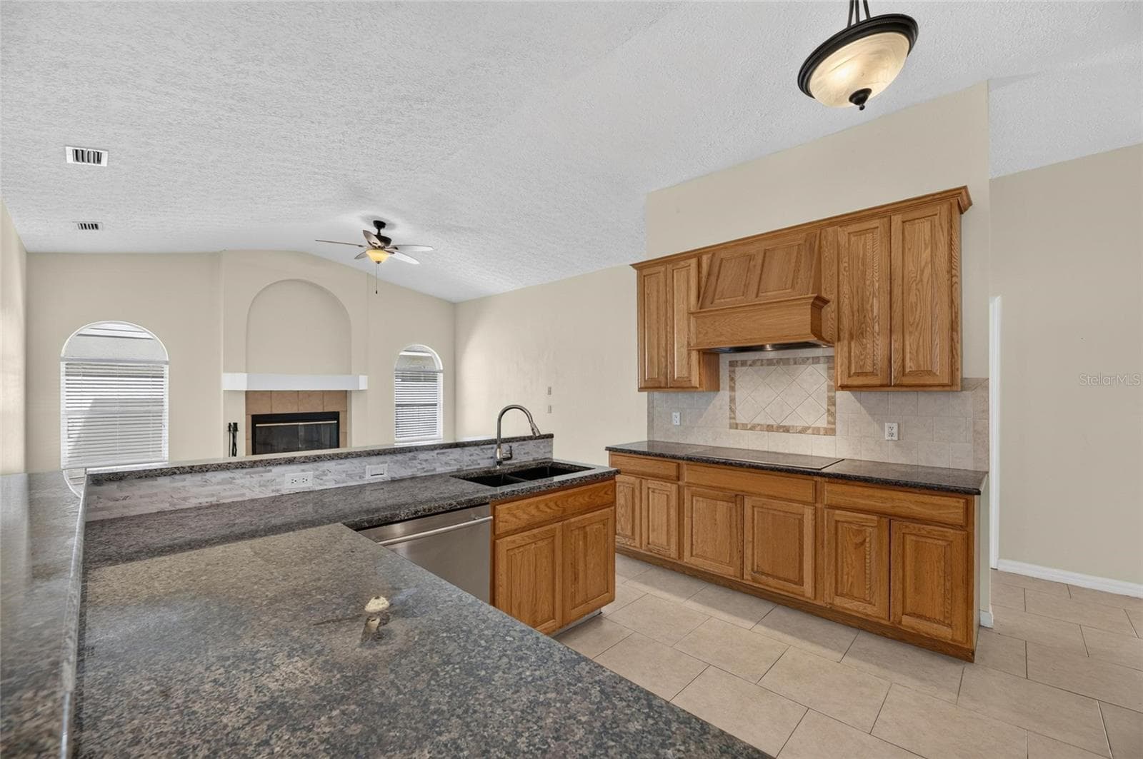 Single Family Residence at 4404 KENDAL CT, VALRICO, photo 7 of 91