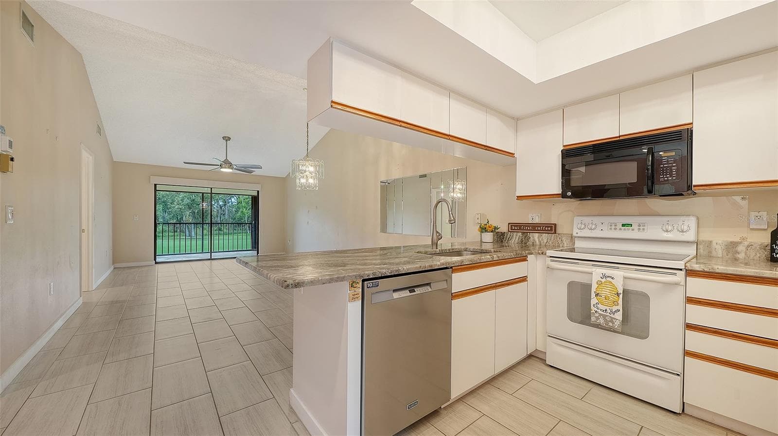 Spacious and Open Floor Plan with Golf Course Views! - 7652 EAGLE CREEK DR #7598, SARASOTA