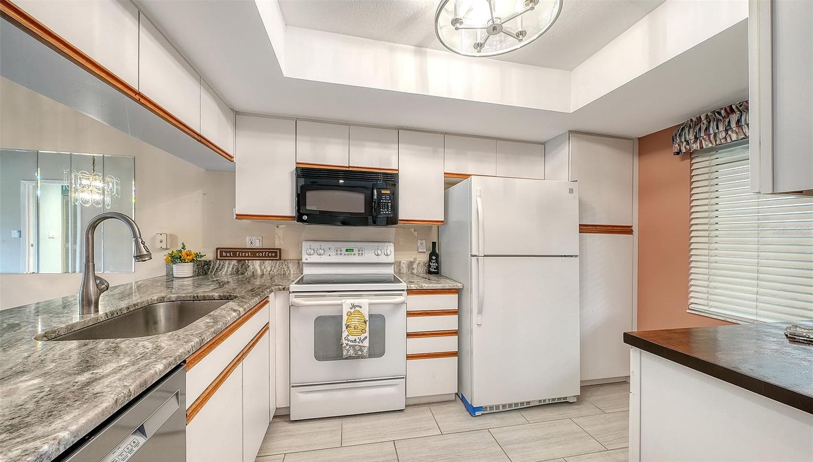 Great user friendly kitchen for the Chef in the family plus newer Dishwasher and handy corner Pantry! - 7652 EAGLE CREEK DR #7598, SARASOTA