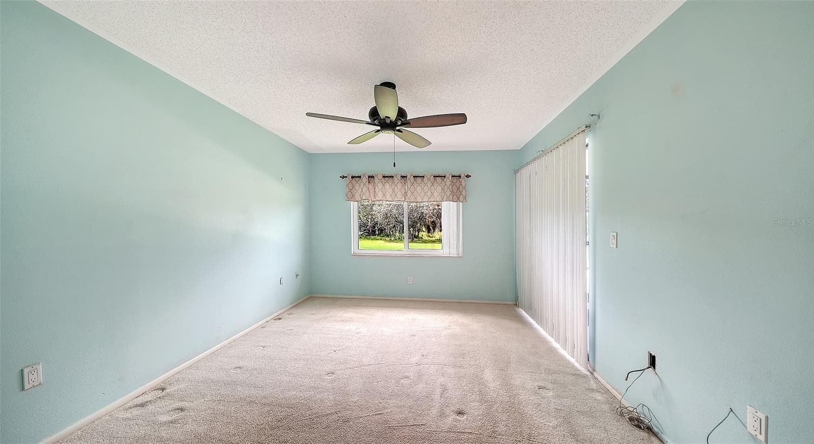Spacious Primary Bedroom with Golf Course Views and walk-in Closet! - 7652 EAGLE CREEK DR #7598, SARASOTA