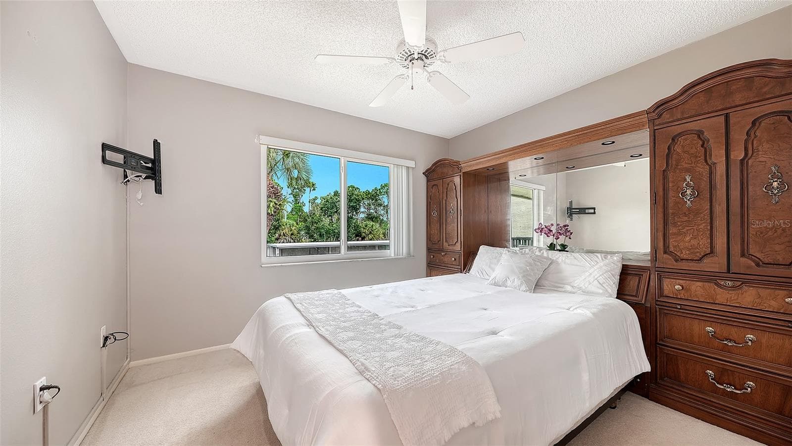 Perfect and inviting Guest Bedroom or possible home office! Bedroom carpets freshly & professionally cleaned! - 7652 EAGLE CREEK DR #7598, SARASOTA