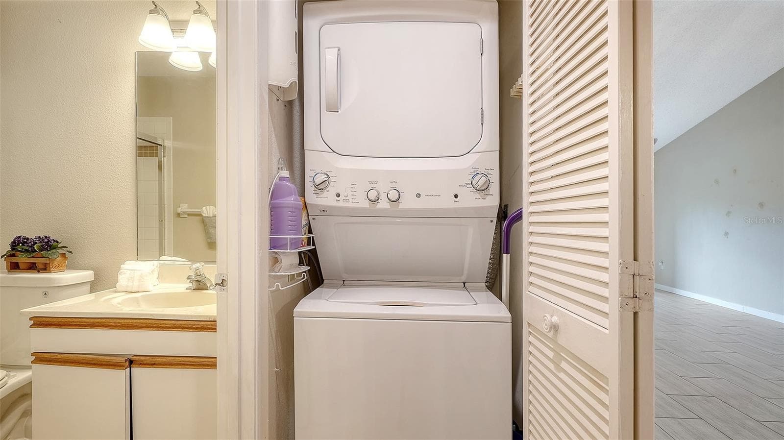 Newer stack Washer/Dryer! - 7652 EAGLE CREEK DR #7598, SARASOTA