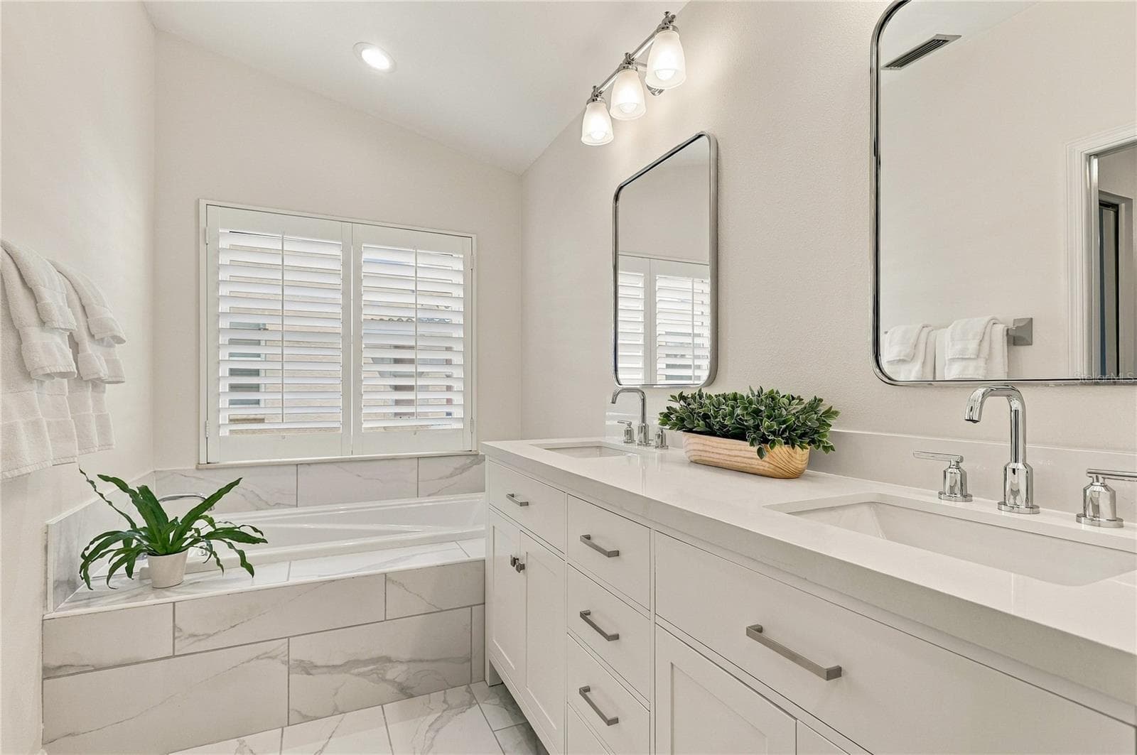 Single Family Residence at 5816 BEAURIVAGE AVE, SARASOTA, photo 24 of 37