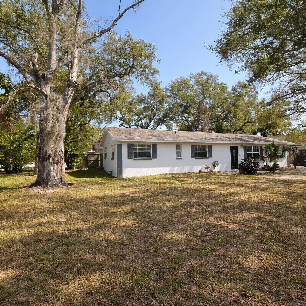 Single Family Residence at 1021 FAIRBURN AVE, CLEARWATER, photo 5 of 25