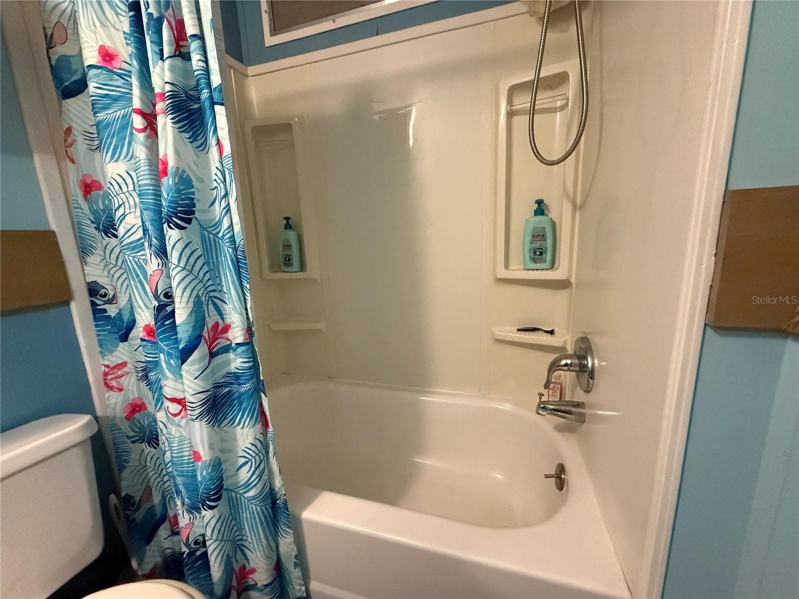 GUEST BATHROOM - 11110 SE 66TH TER, BELLEVIEW
