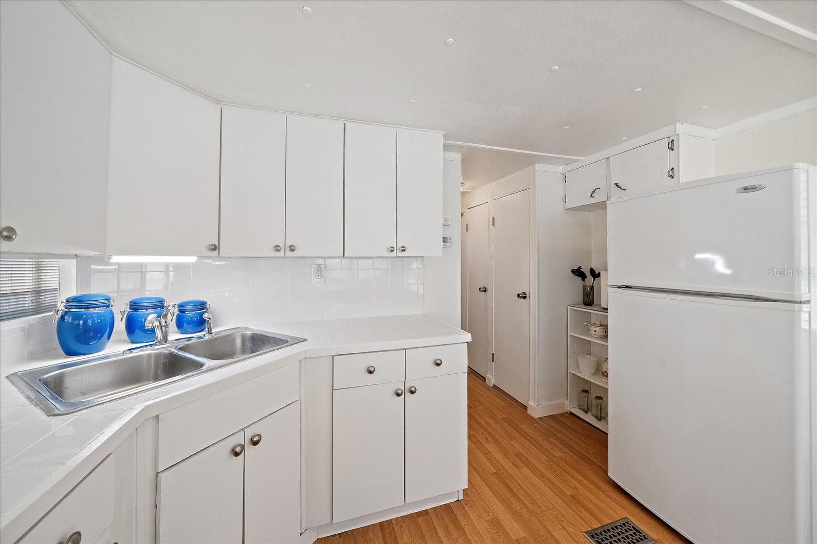 Mobile Home at 43 EDESSA DR, PALMETTO, photo 12 of 26
