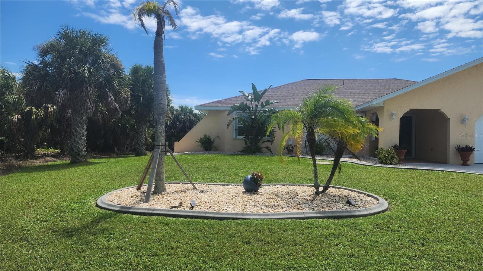 Easy Maintenance Landscaping - 18473 OHARA DR, PORT CHARLOTTE