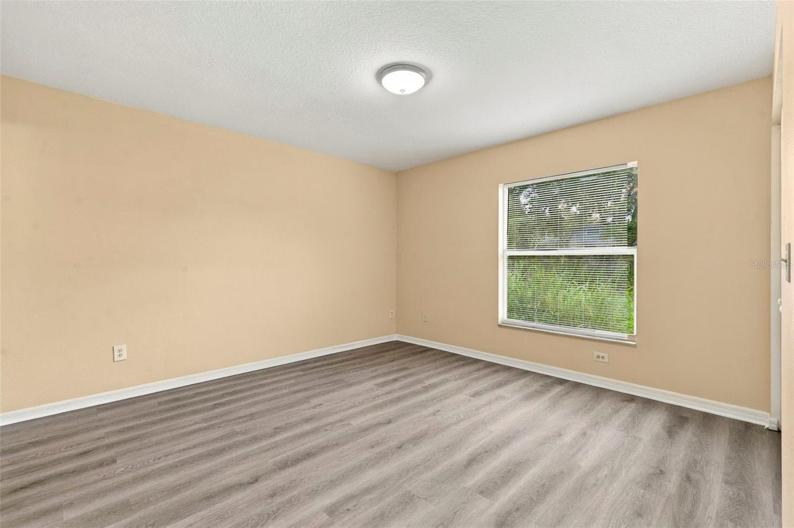 Primary Bedroom with En-Suite Bathroom - 6417 28TH ST N, ST PETERSBURG