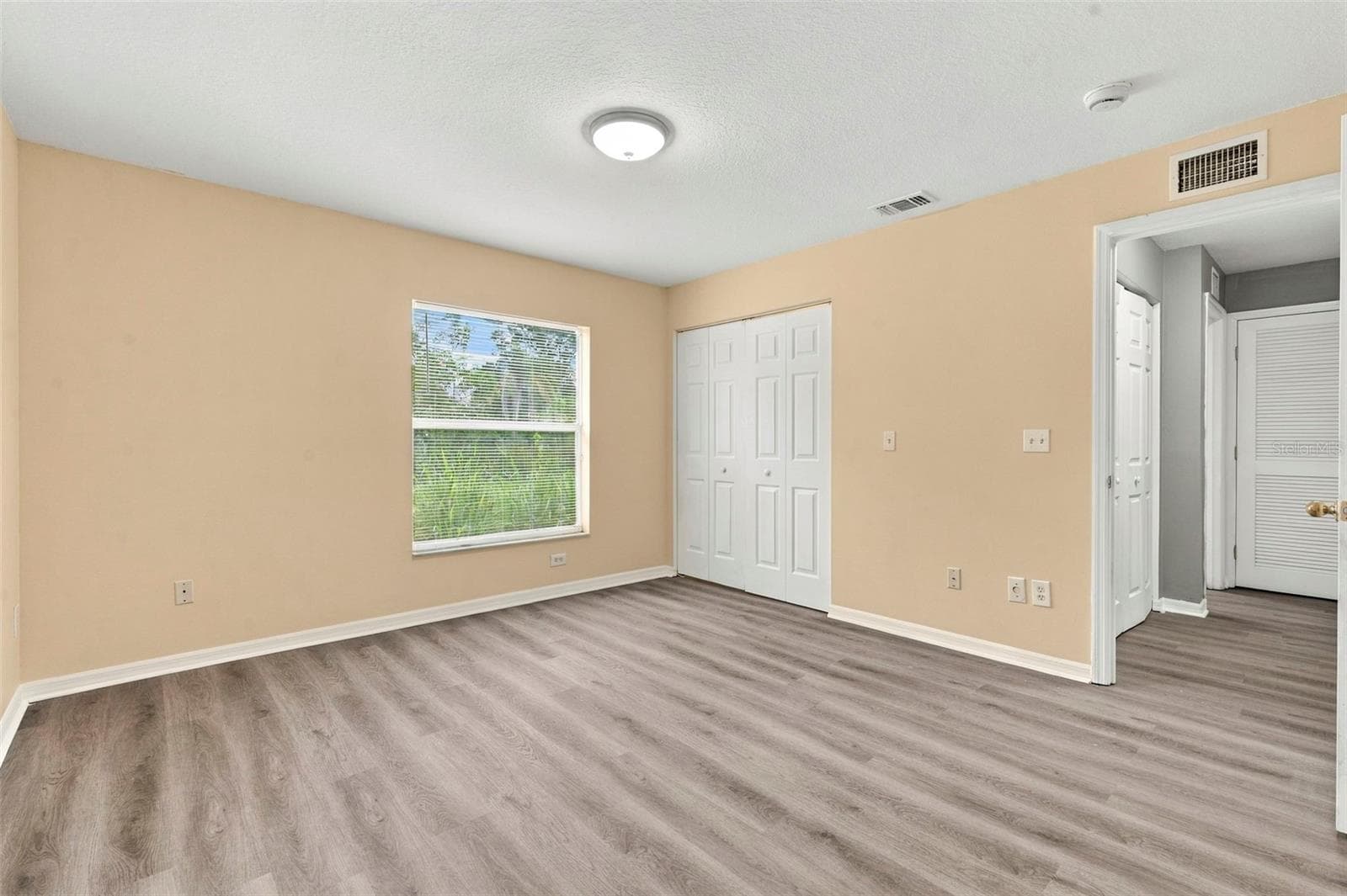 Primary Bedroom with En-Suite Bathroom - 6417 28TH ST N, ST PETERSBURG