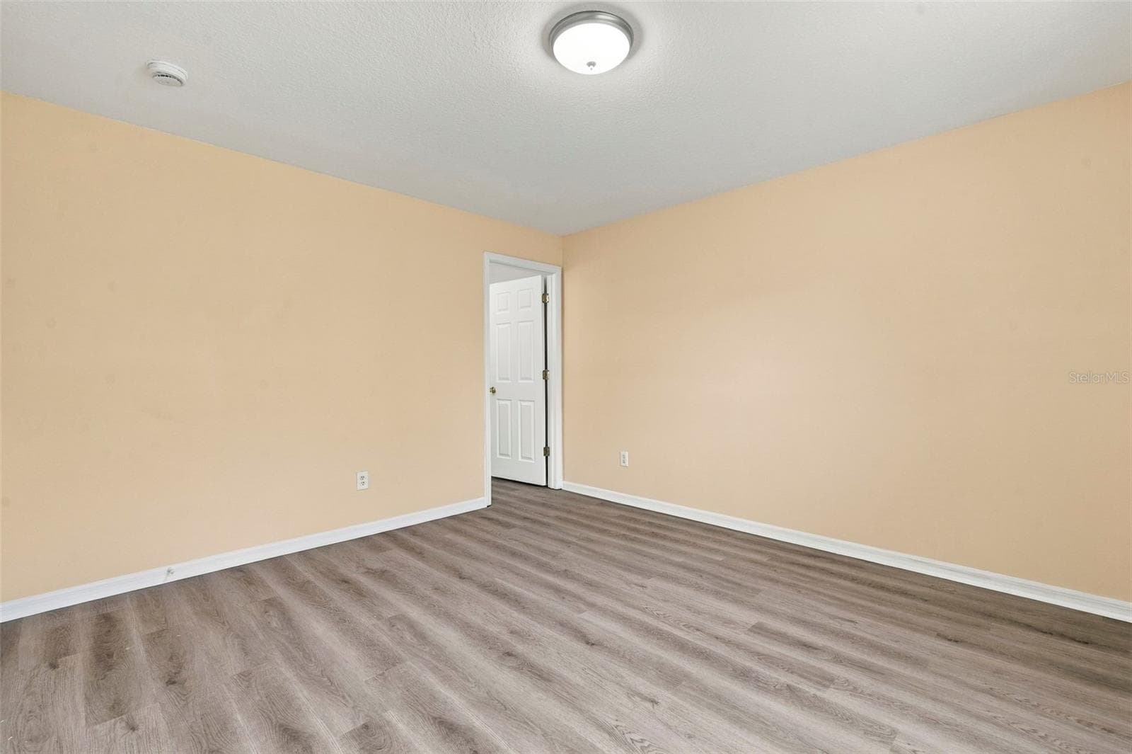 Primary Bedroom with En-Suite Bathroom - 6417 28TH ST N, ST PETERSBURG