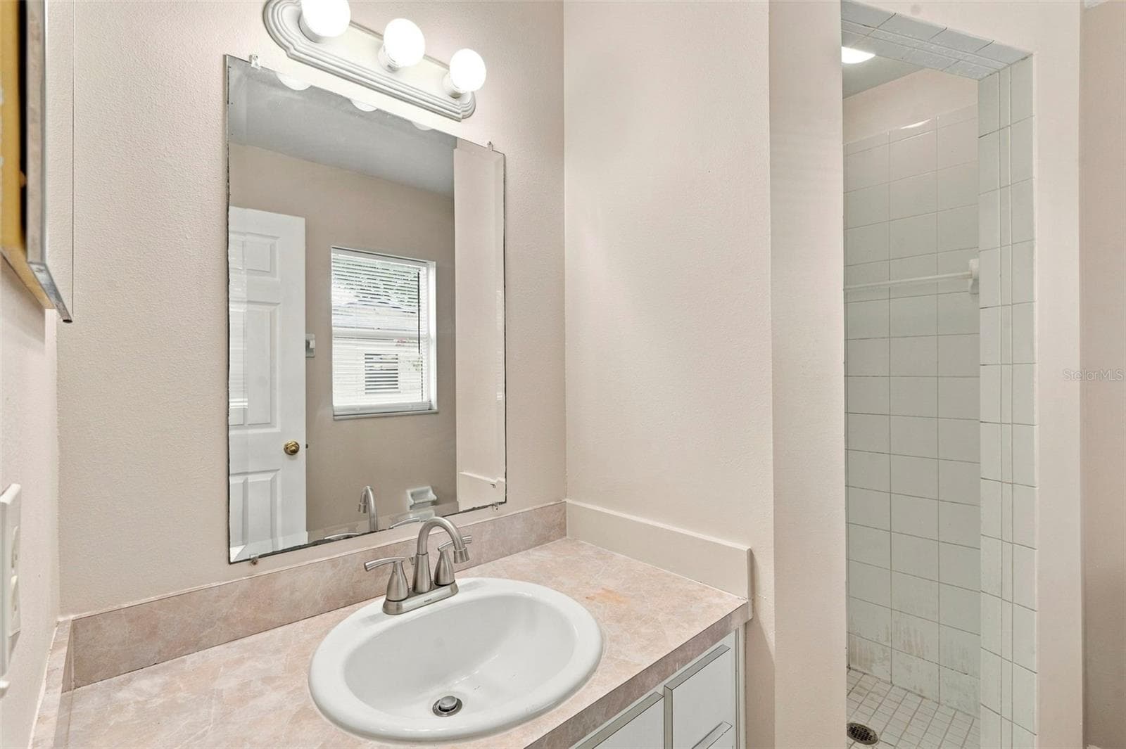 Primary Bedroom with En-Suite Bathroom - 6417 28TH ST N, ST PETERSBURG