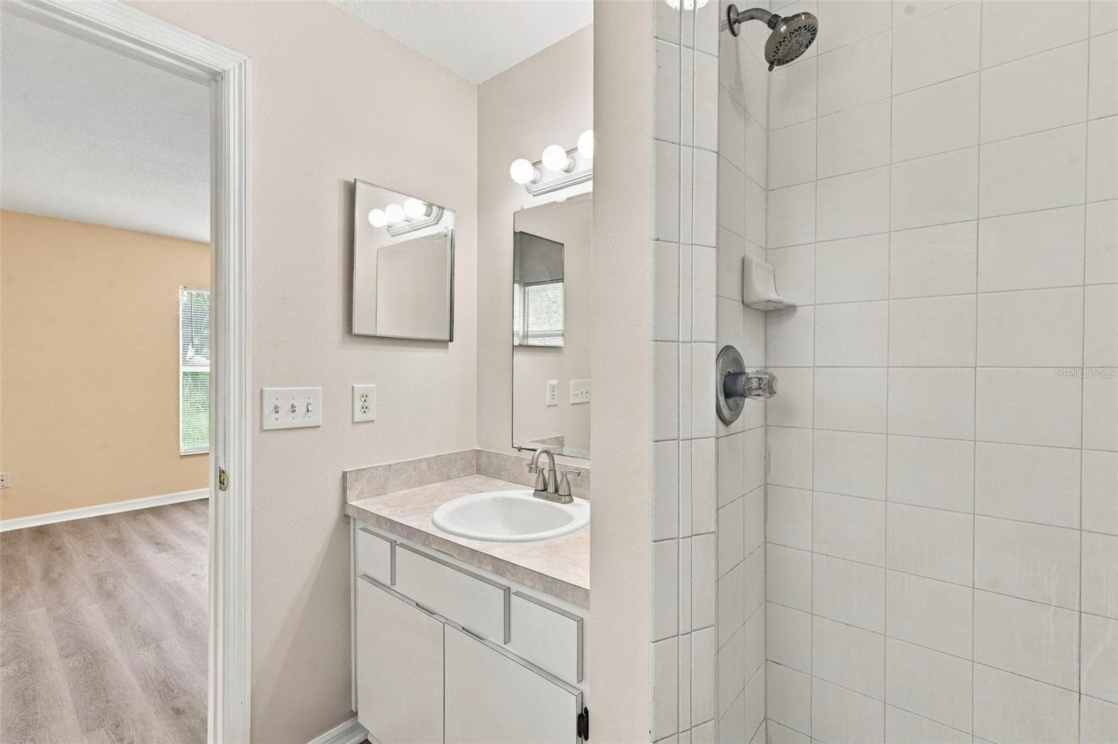 Primary Bedroom with En-Suite Bathroom - 6417 28TH ST N, ST PETERSBURG