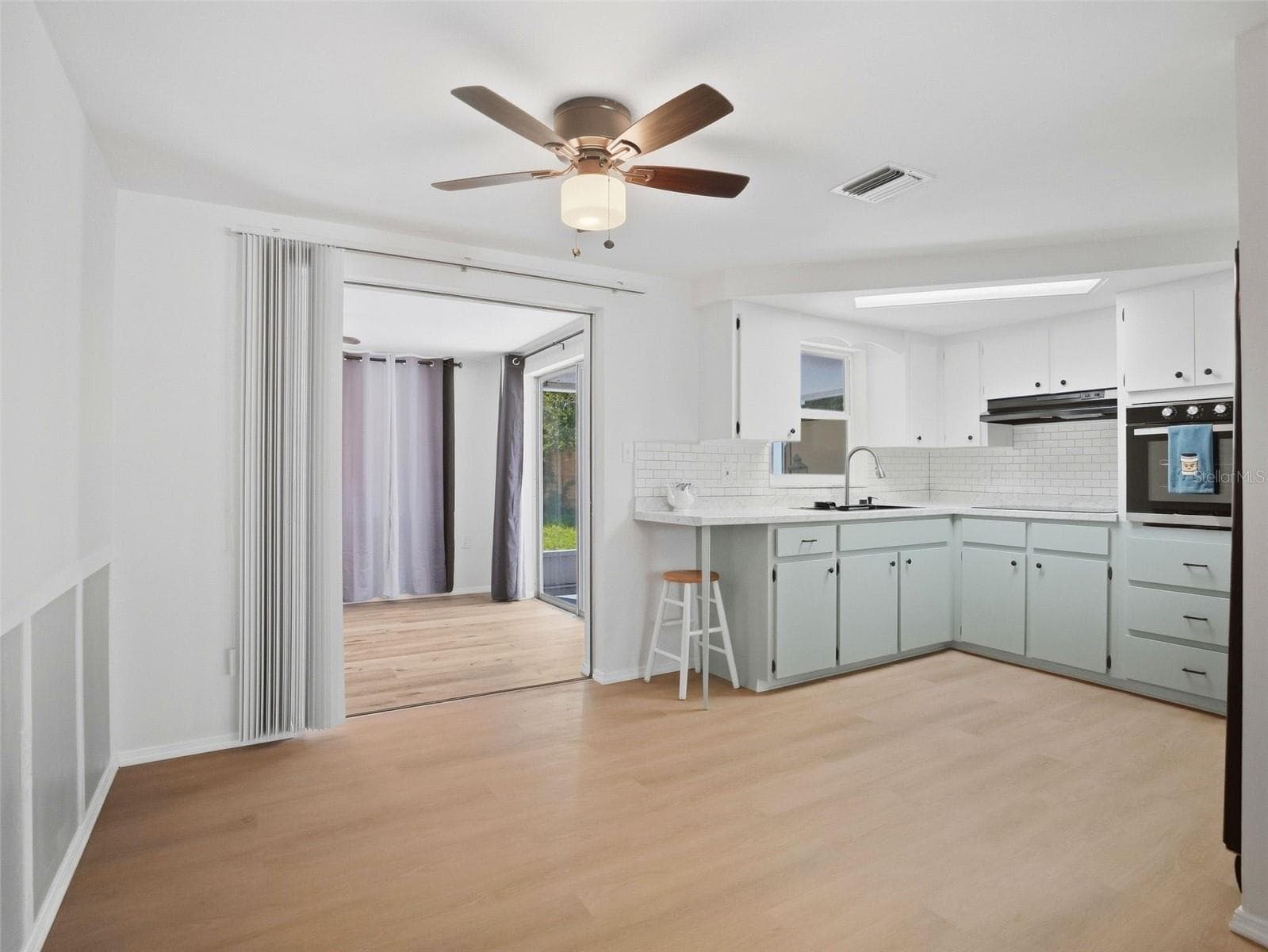 Single Family Residence at 1031 CLASSIC DR, HOLIDAY, photo 12 of 37