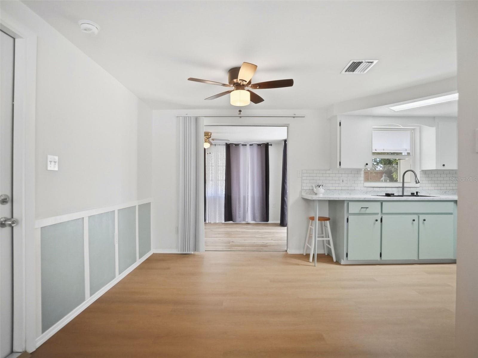 Single Family Residence at 1031 CLASSIC DR, HOLIDAY, photo 13 of 37