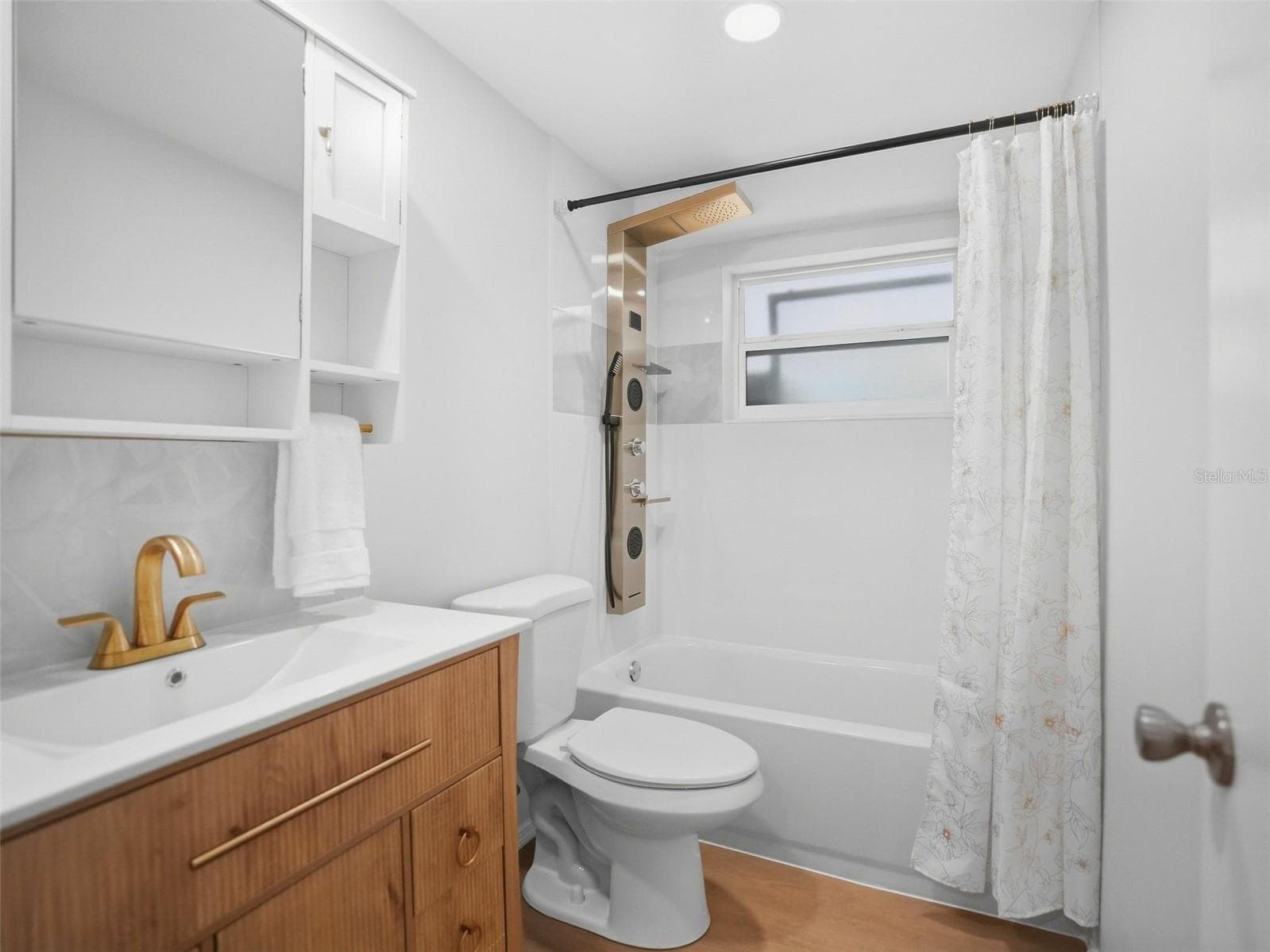 Single Family Residence at 1031 CLASSIC DR, HOLIDAY, photo 25 of 37