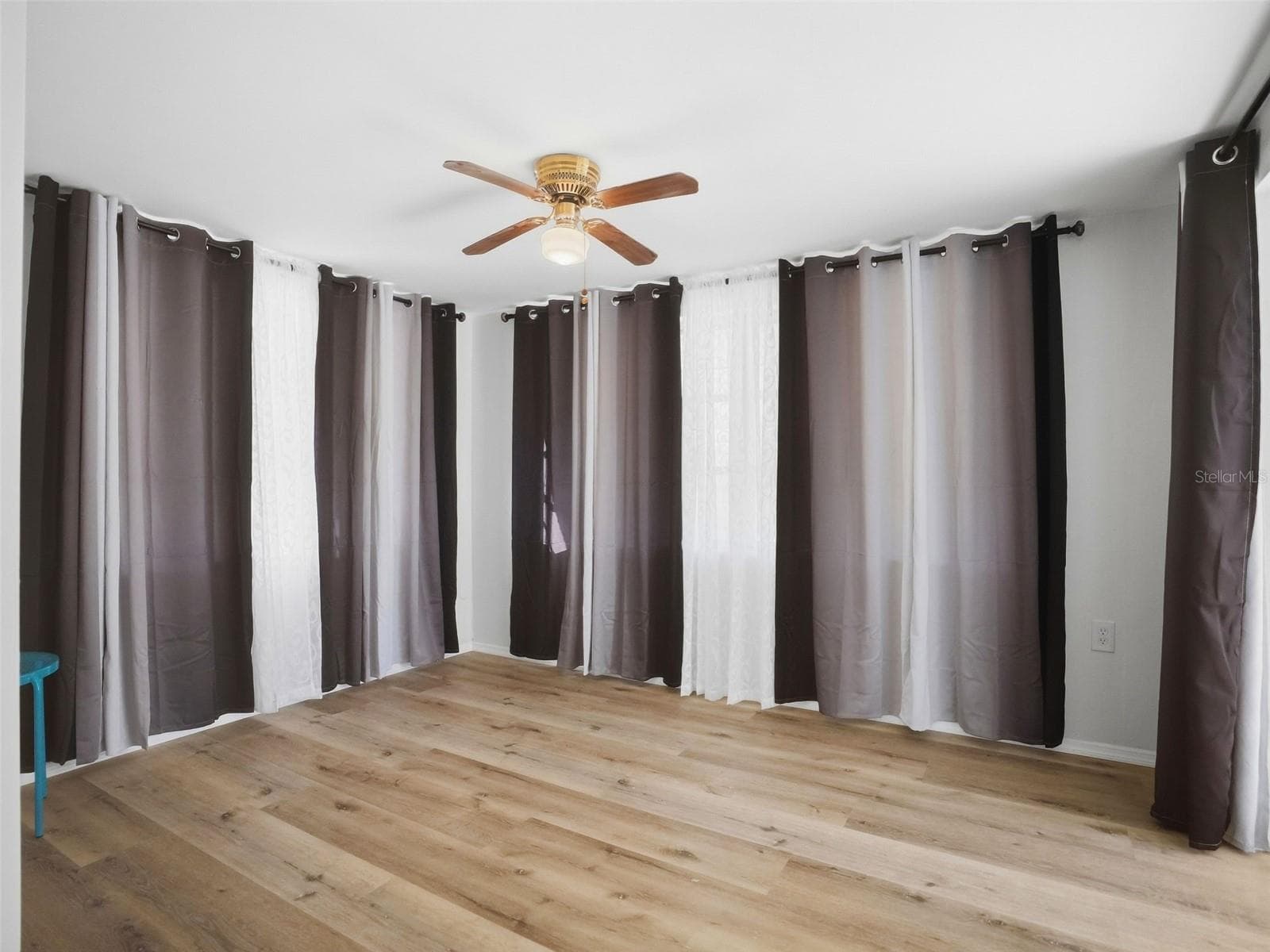 Single Family Residence at 1031 CLASSIC DR, HOLIDAY, photo 29 of 37
