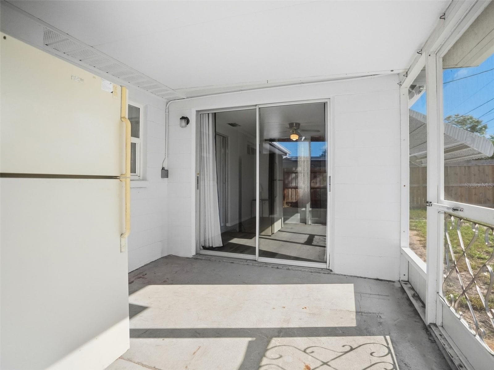 Single Family Residence at 1031 CLASSIC DR, HOLIDAY, photo 33 of 37
