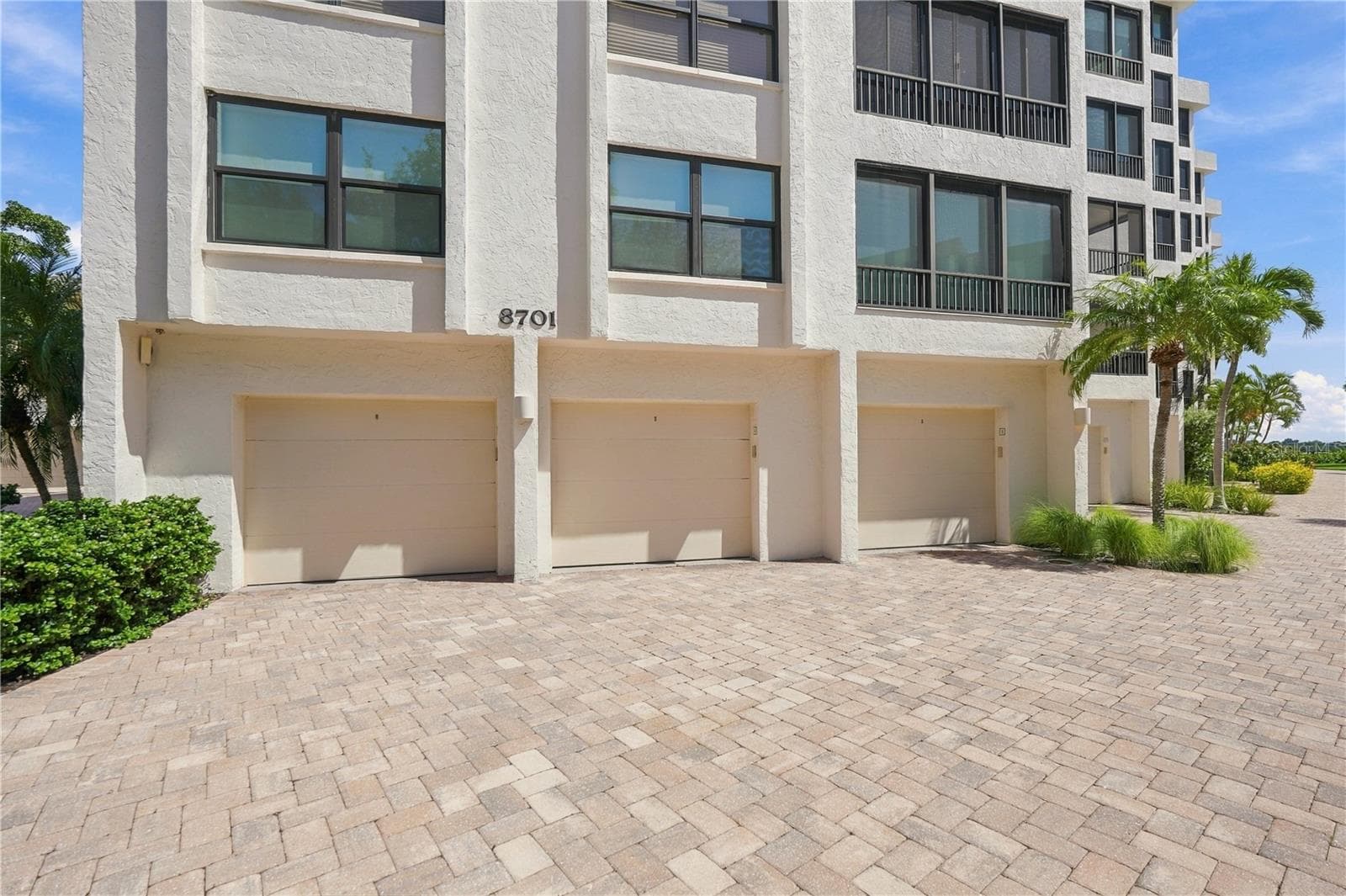Private Garage - 8701 MIDNIGHT PASS RD #304A, SARASOTA