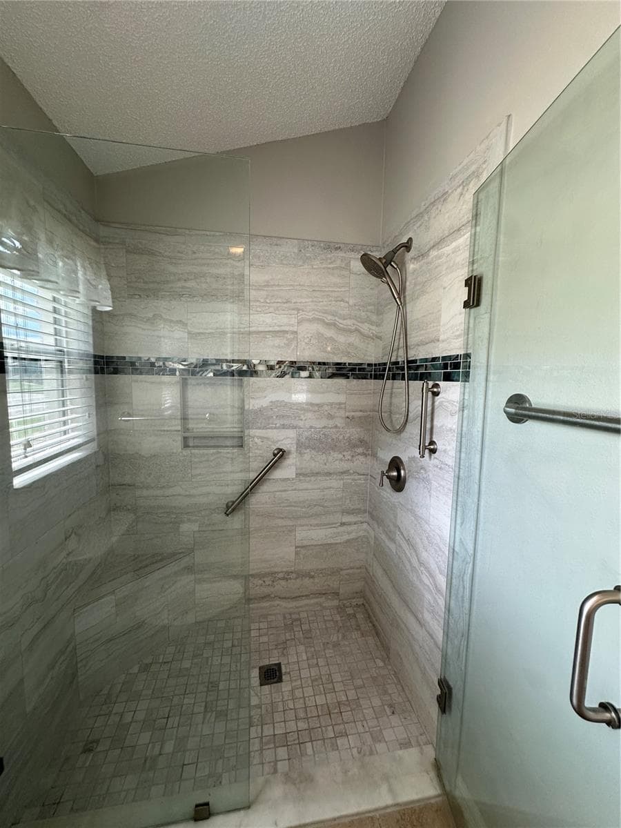 Master shower - 8053 SE 171ST MCALPIN ST, THE VILLAGES