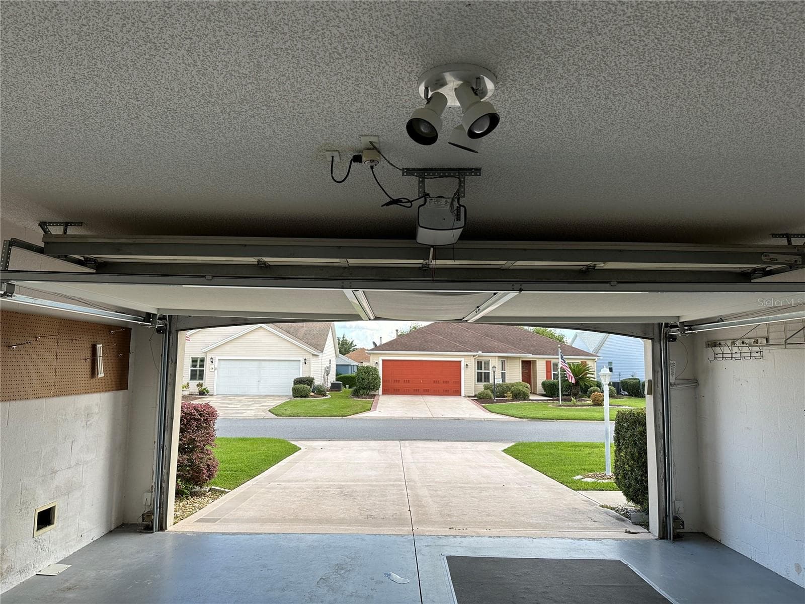 BONUS: garage screen at the ready - 8053 SE 171ST MCALPIN ST, THE VILLAGES