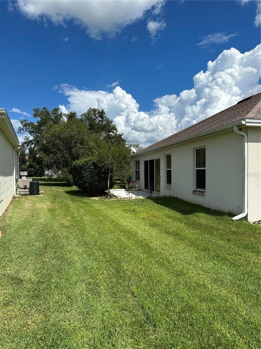 Back side patio and landscaping - 8053 SE 171ST MCALPIN ST, THE VILLAGES