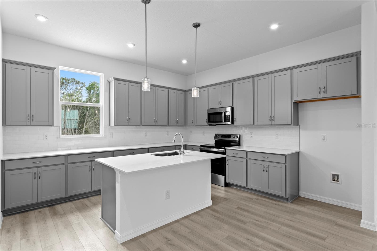 Townhouse at 9608 MONTAGUE ST, WESTCHASE, photo 9 of 24