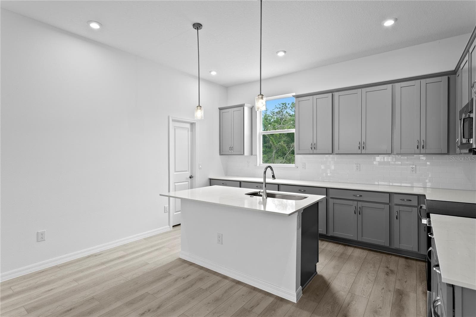 Townhouse at 9608 MONTAGUE ST, WESTCHASE, photo 10 of 24