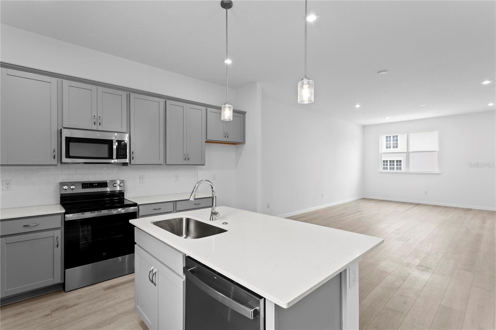 Townhouse at 9608 MONTAGUE ST, WESTCHASE, photo 11 of 24
