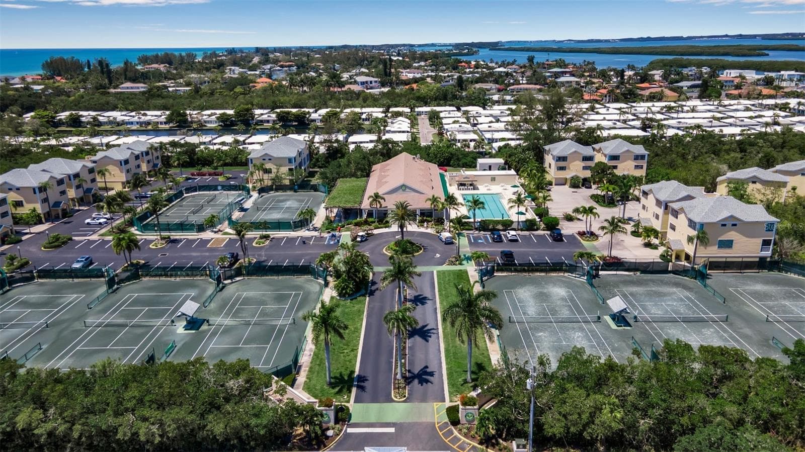 Townhouse at 521 FOREST WAY, LONGBOAT KEY, photo 41 of 48