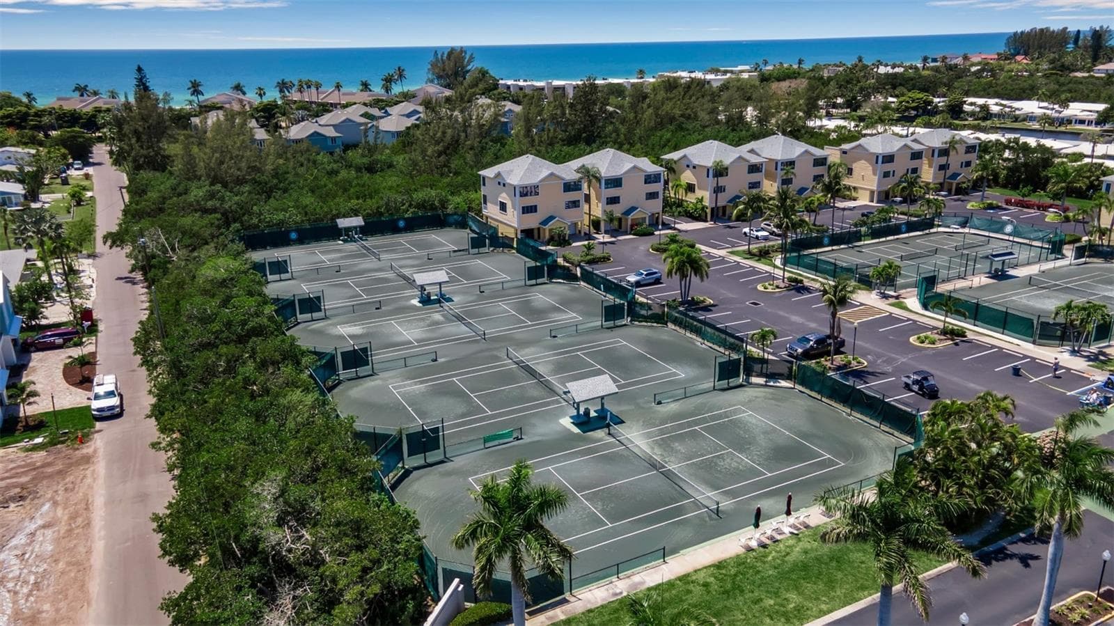 Townhouse at 521 FOREST WAY, LONGBOAT KEY, photo 43 of 48