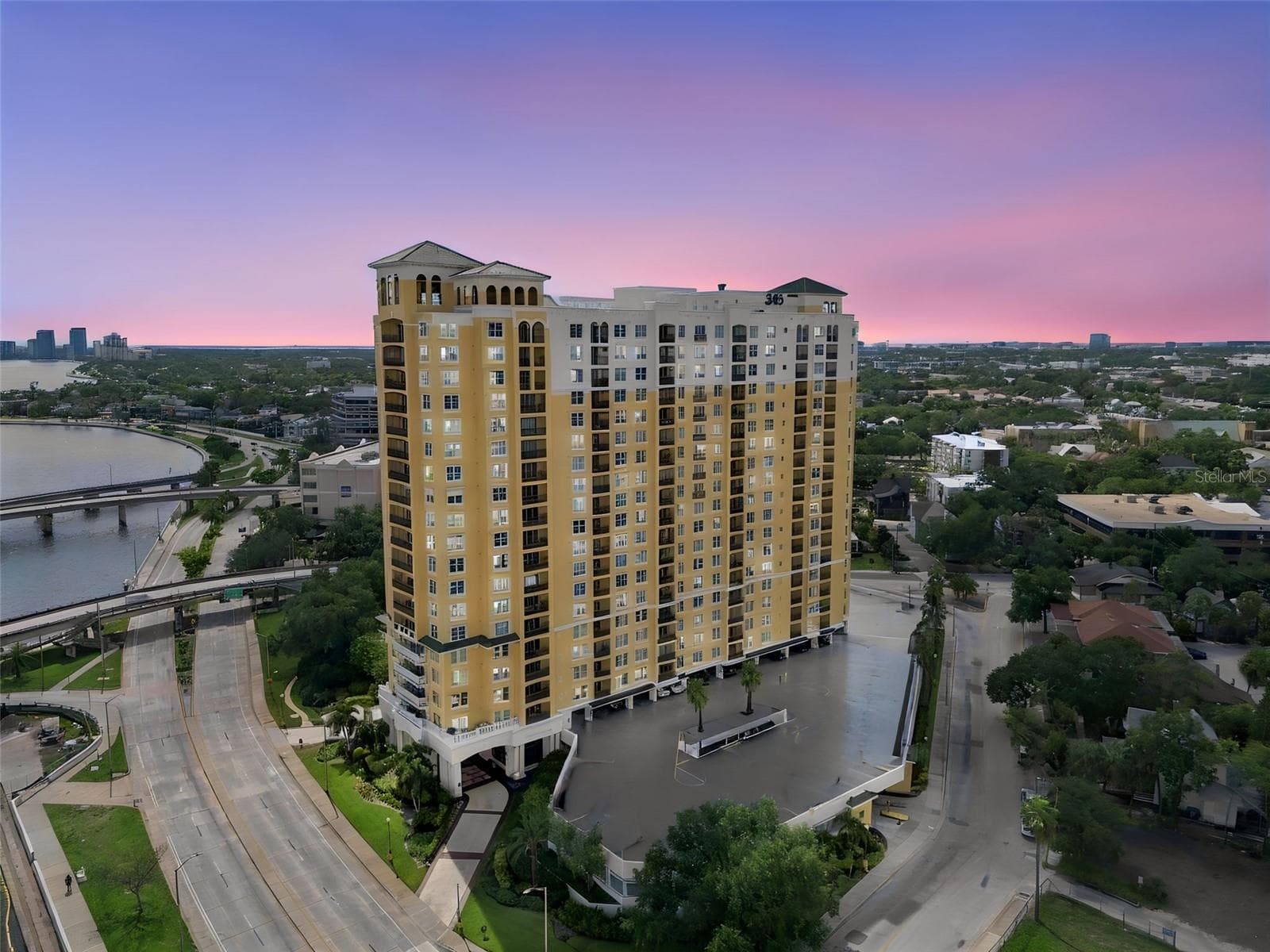 Condominium at 345 BAYSHORE BLVD #1702, TAMPA