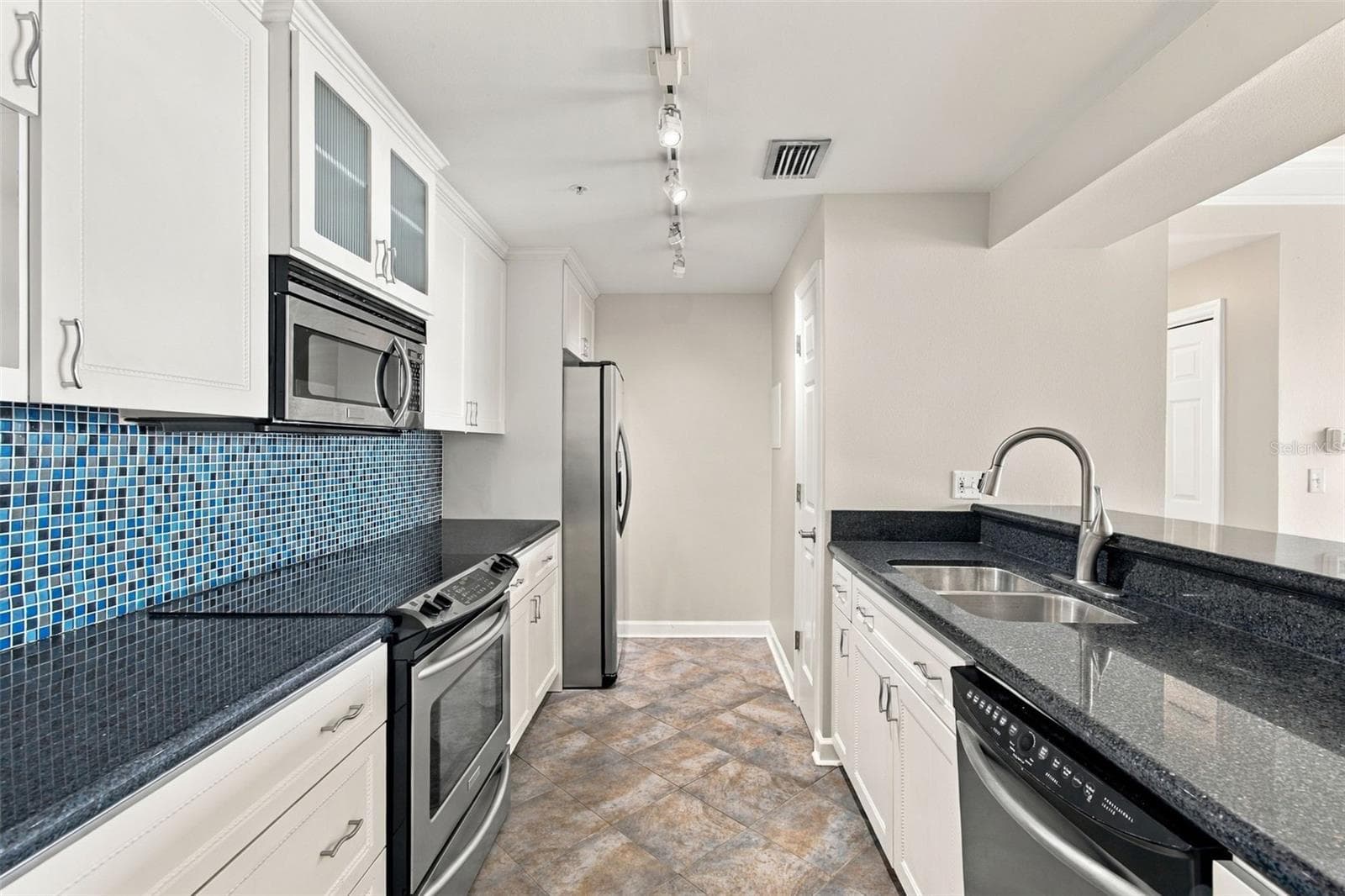 Condominium at 345 BAYSHORE BLVD #1702, TAMPA, photo 3 of 40