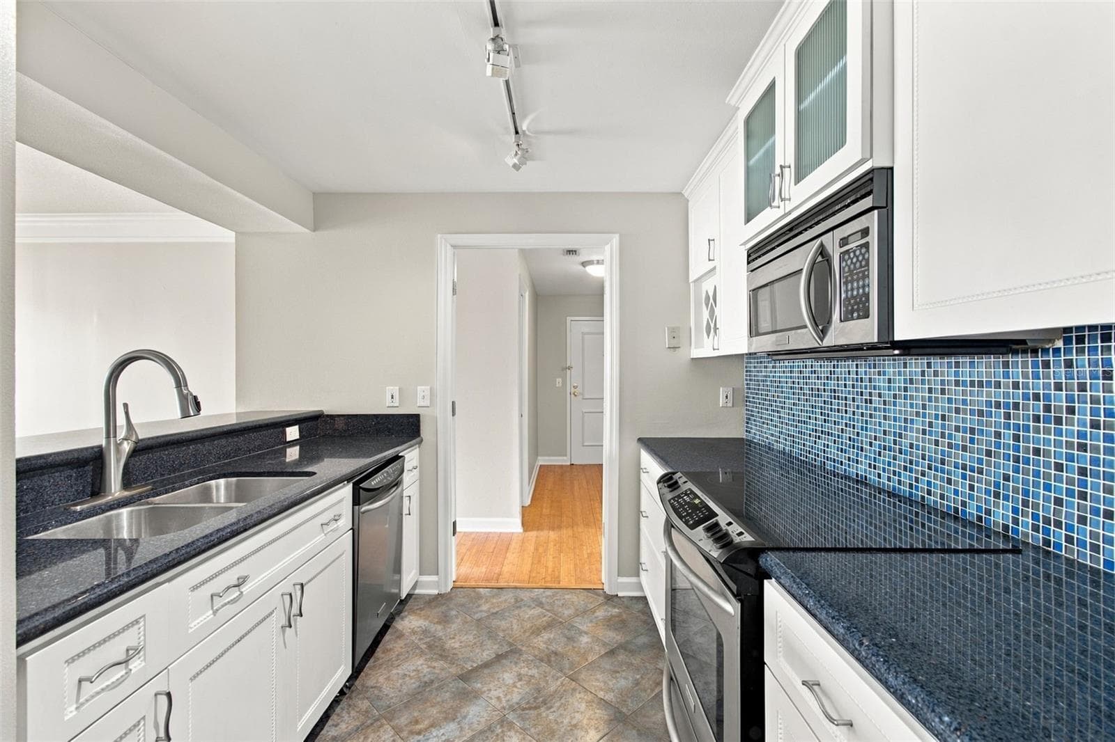 Condominium at 345 BAYSHORE BLVD #1702, TAMPA, photo 6 of 40