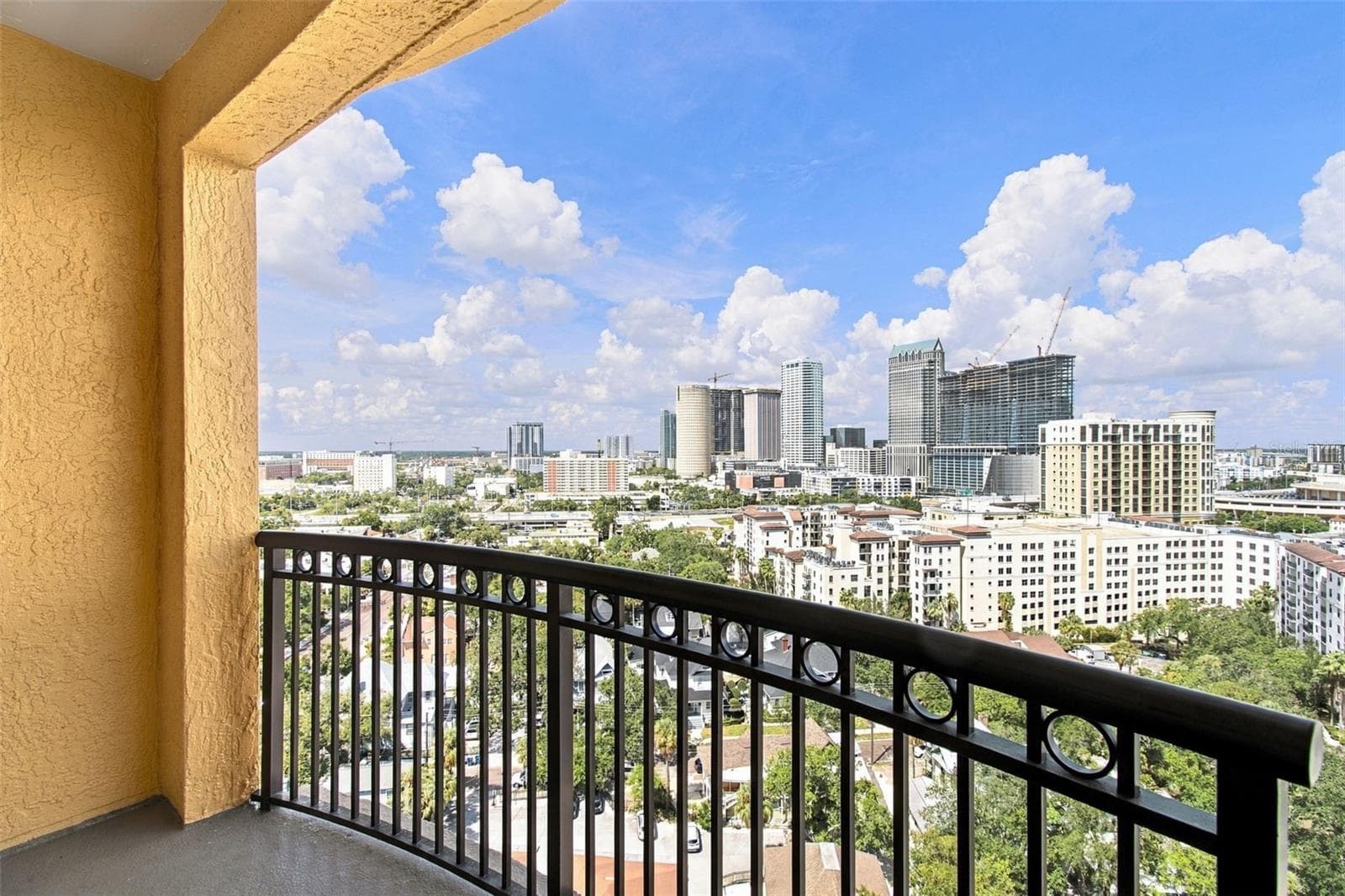 Condominium at 345 BAYSHORE BLVD #1702, TAMPA, photo 13 of 40