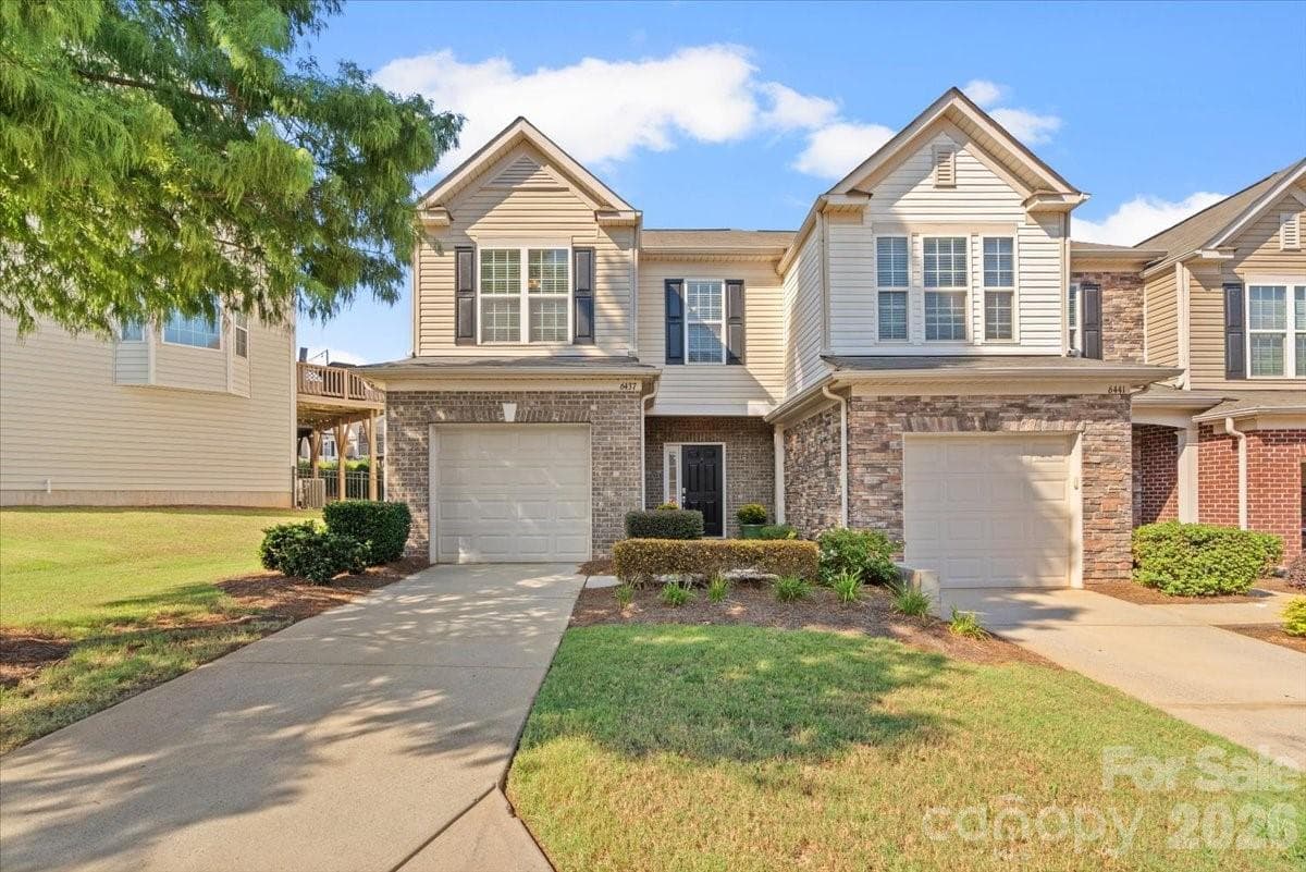 End unit - 6437 Silver Star Lane, Charlotte
