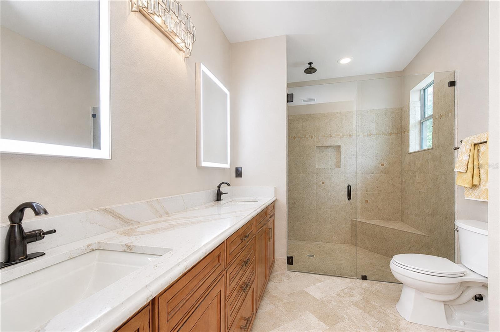 Owner's bathroom - 6806 MUNCASTER CT, TAMPA