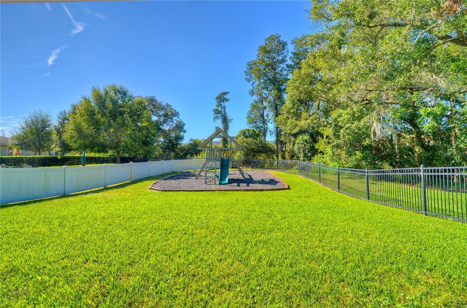 Community playground - 6806 MUNCASTER CT, TAMPA